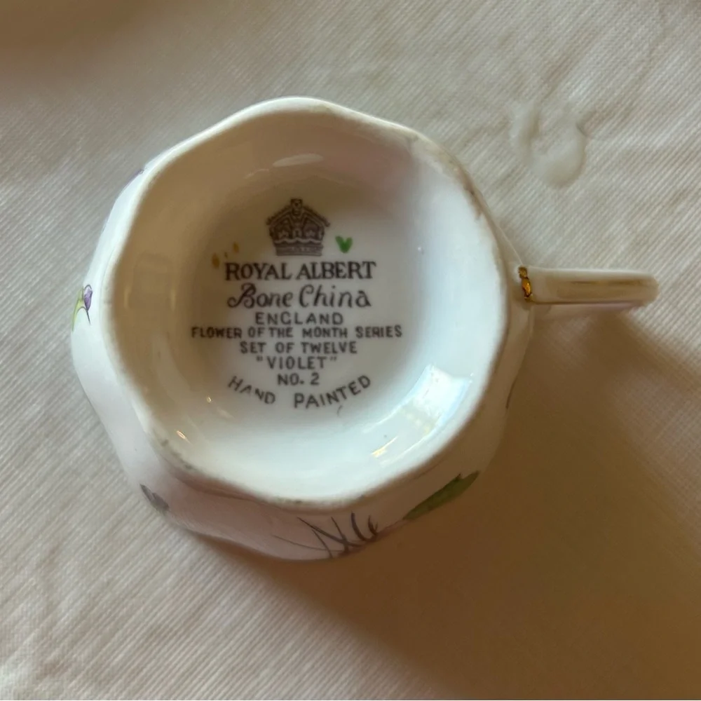 Royal Albert. Bone china. Flower of the month Violet no 2. - Picture 8 of 8